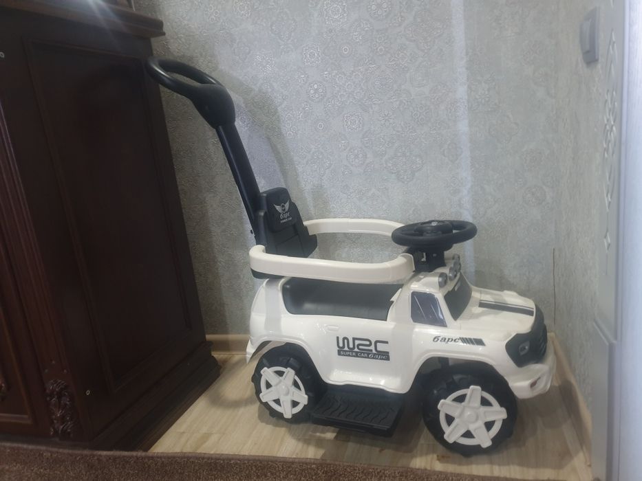 Продаётся машинка толокар