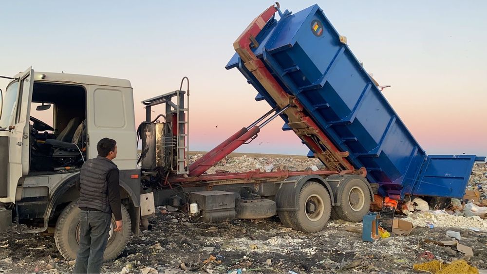 Вывоз мусора специальной техникой