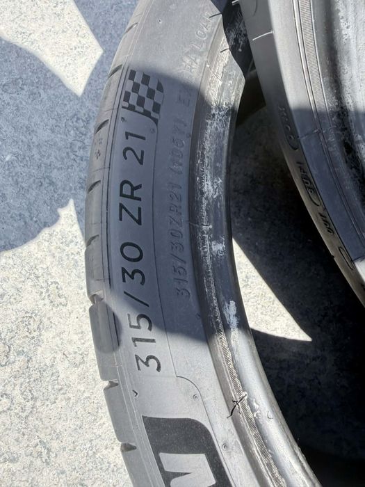 315 30 21 мишелин 2броя като нови Michelin