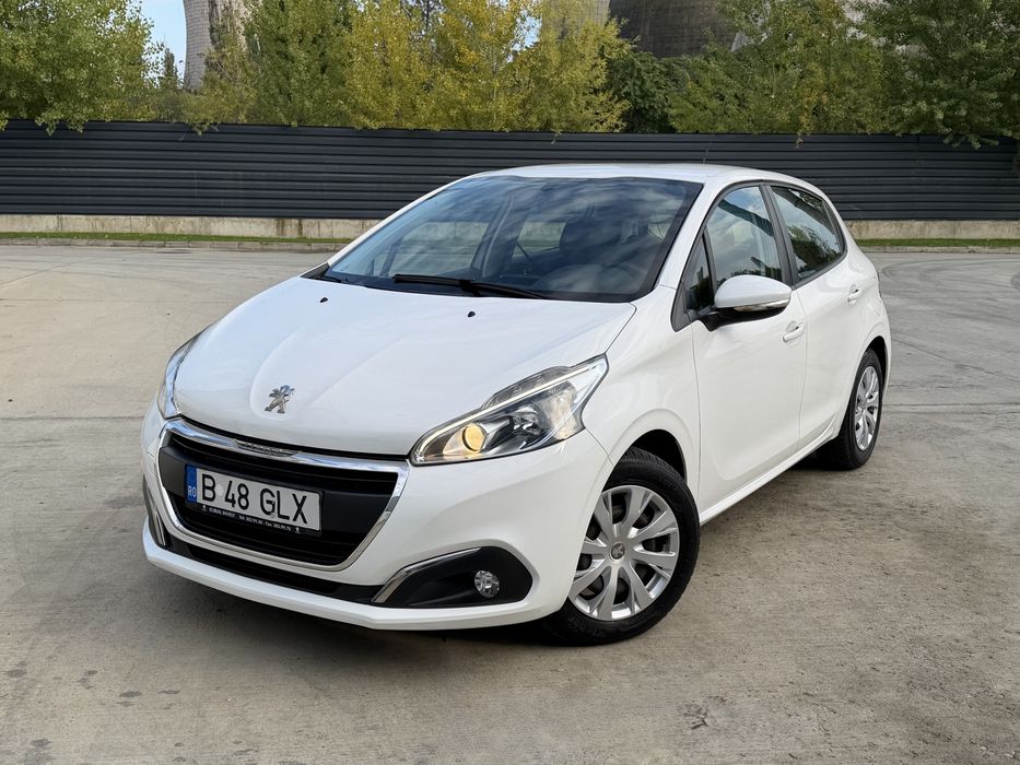 Peugeot 208 2018 Benzină Euro 6 / 64.000 km / Navigatie 5400 Euro