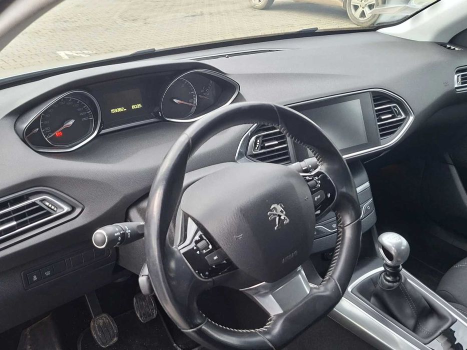 Автомобил Peugeot 308 1.6 HDI