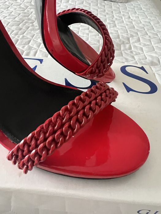 Елегантни дамски обувки