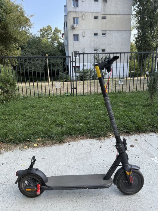 Trotinetă electrică Xiaomi 4 Lite – 25 km/h, aproape impecabilă