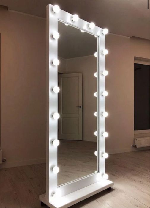 Продам зеркало с лампочкой