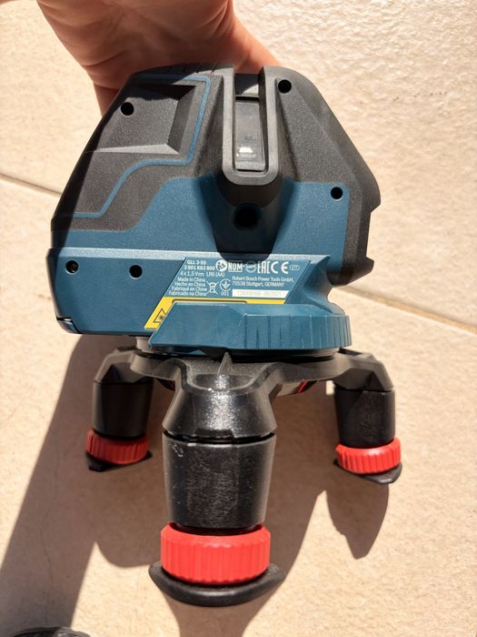Bosch GLL 3-50 Rosu nivela laser cu linii Raza de masurare: 0 - 50 m | 4 x elem
