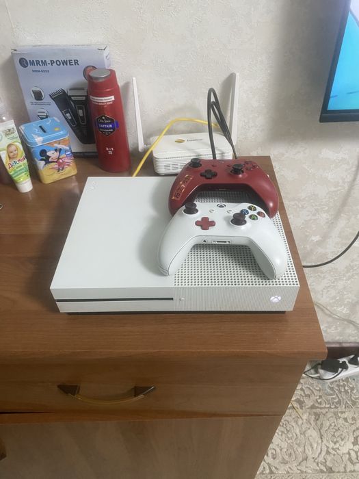 Продам Xbox One S
