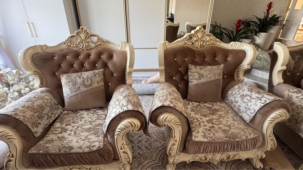 Диван Королевский гостиный