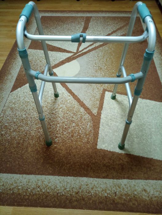 vad cadru metalic pt persoane care se deplaseaza greu