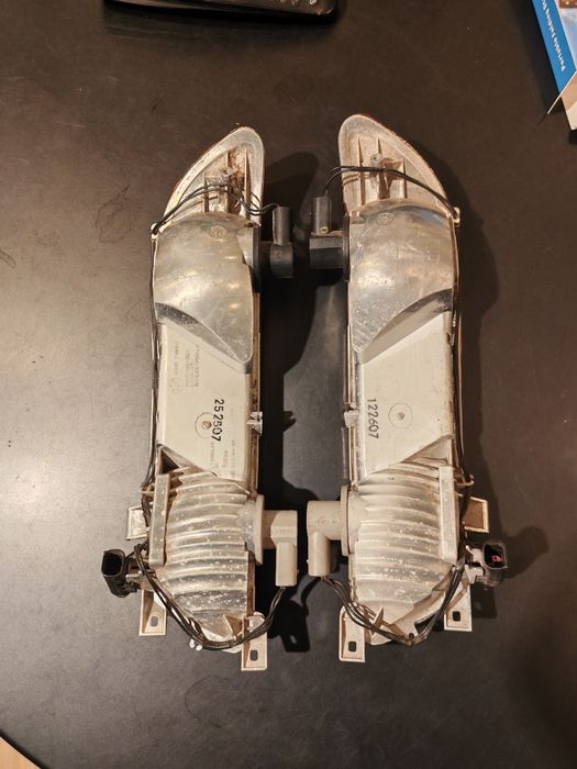 Titlu: Set stopuri spate BMW Seria 6 E63 / E64 originale – cod 6321716