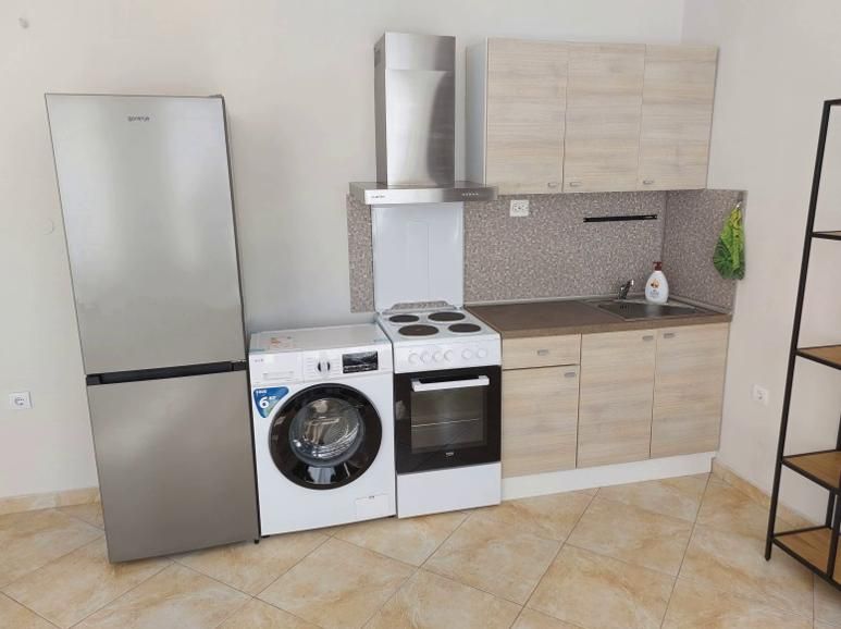 Дава се под наем Двустаен апартамент в Пловдив, Тракия - 50 кв.м за 325 € - Снимка #2