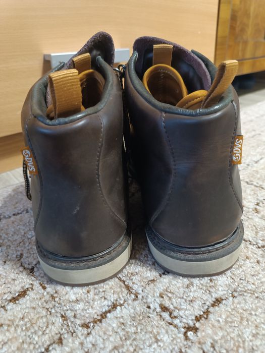 Ghete din piele DVS Yodler