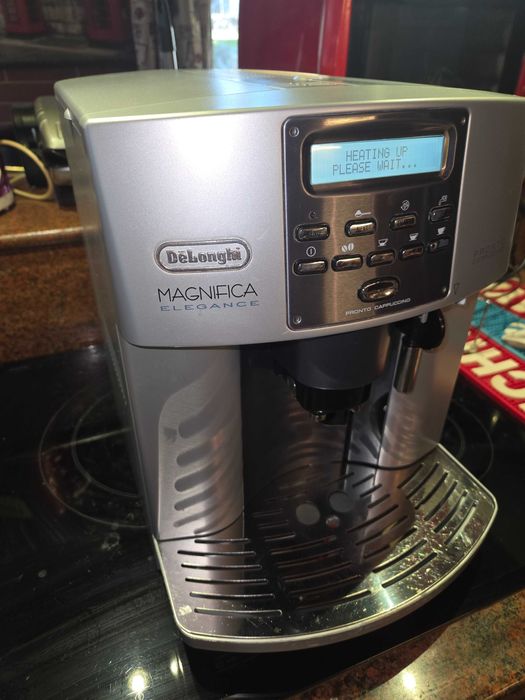 Кафеавтомат DeLonghi MAGNIFICA Elegance