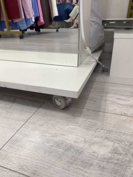 Зеркало на колесах