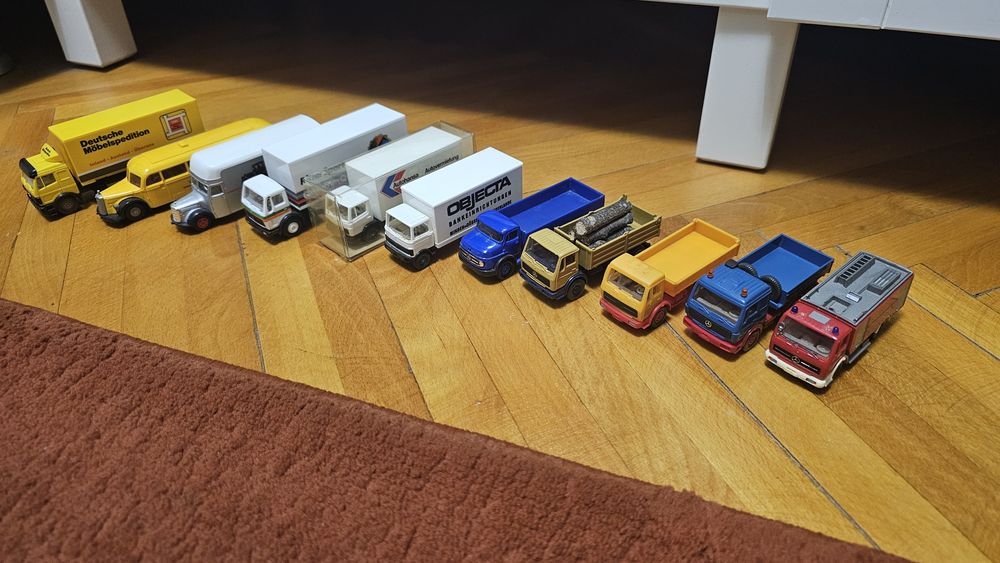 Vand mașinuțe Mercedes vintage 1.87
