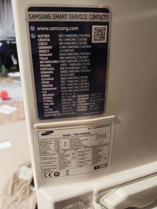 Frigider SAMSUNG