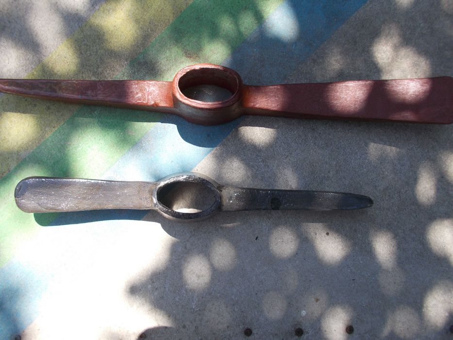 Комплект кирки от едно време производство