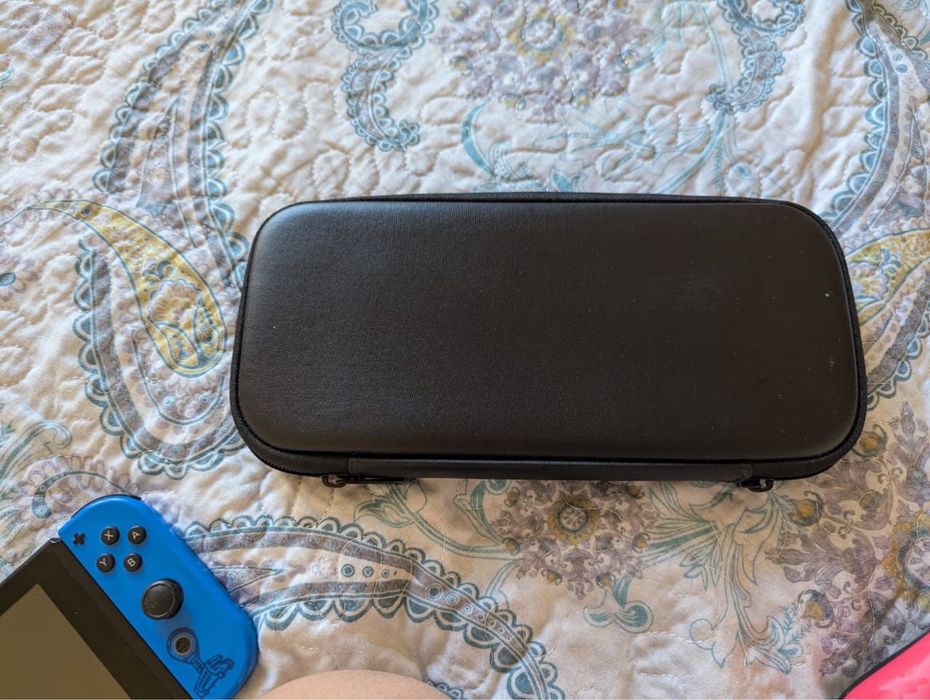 Продаю Nintendo switch плюс с играми