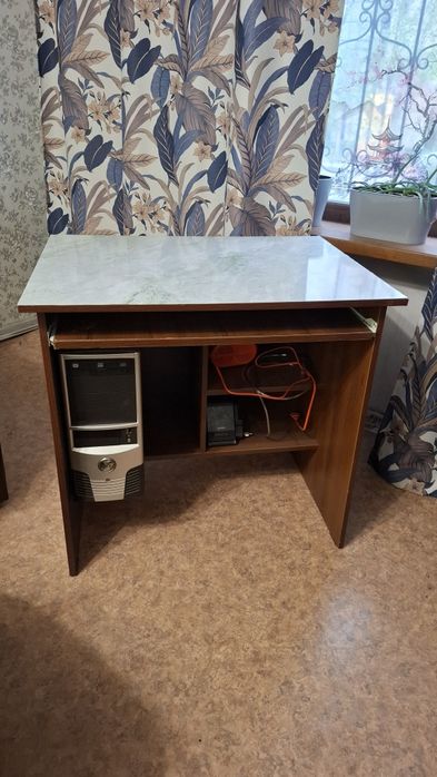 Стол для компьютера