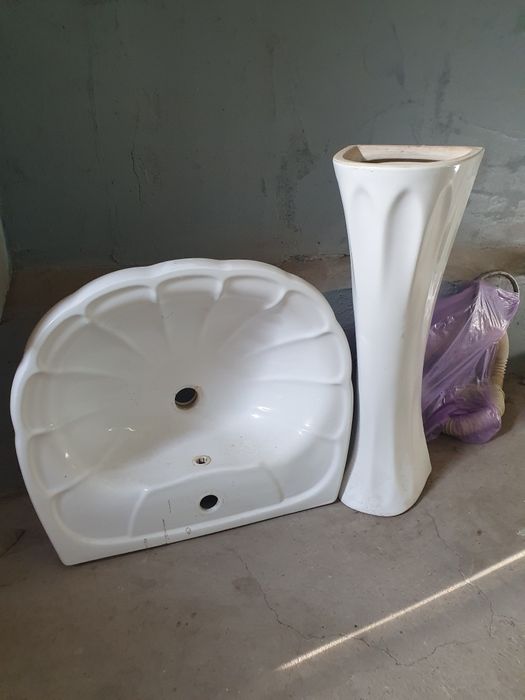 Раковина со стойкой