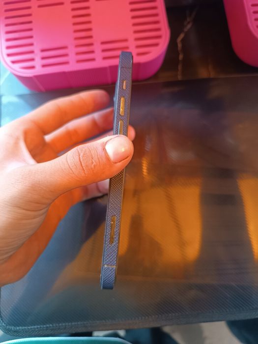 Iphone 12 pro holati ortacha ekran org alishgan orqa kirishka singan