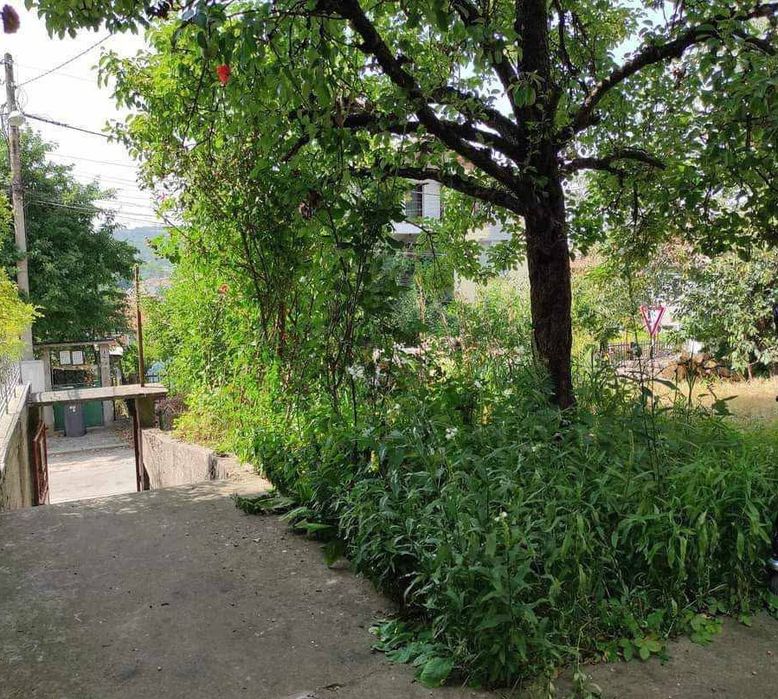 Продавам масивна триетажна къща в гр.Трявна