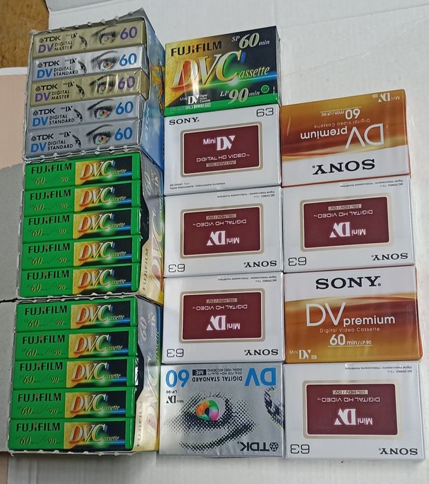 Видеокассеты для видеомагнитофона и видеокамеры