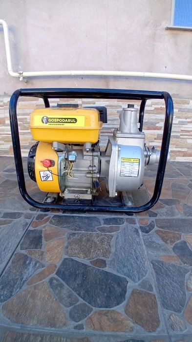 Vând motopompa pe benzina  și 10 furtunuri a cate 20m