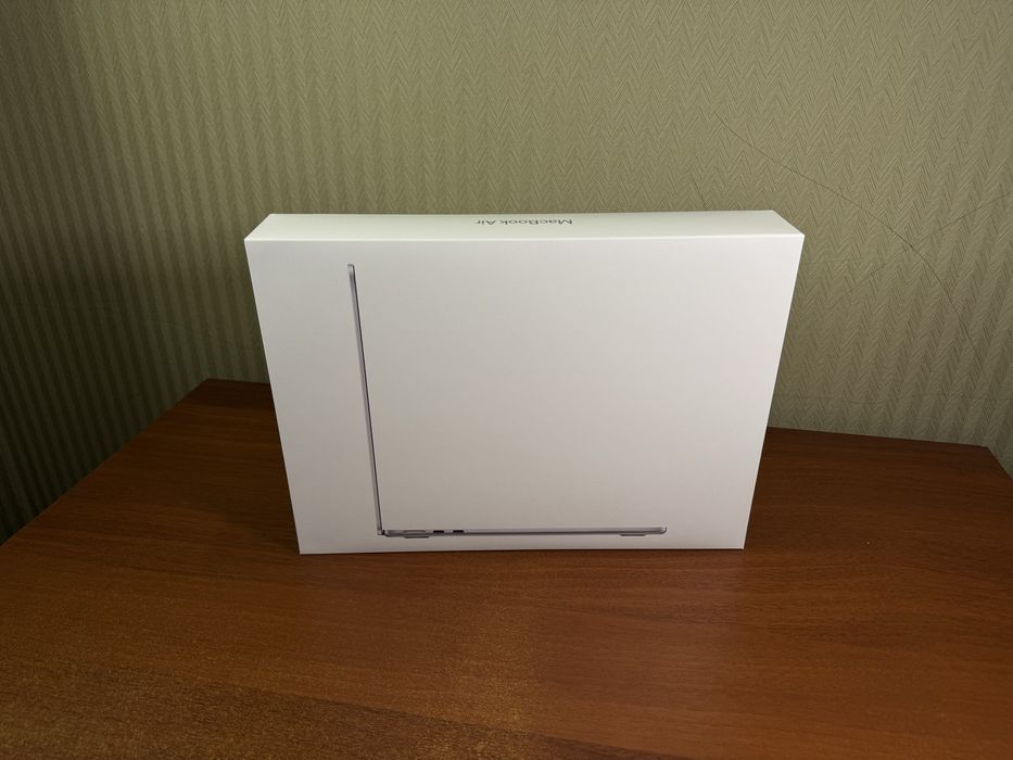 новый, запечатанный  Macbook Air 13 2025 M4 Silver 16/256