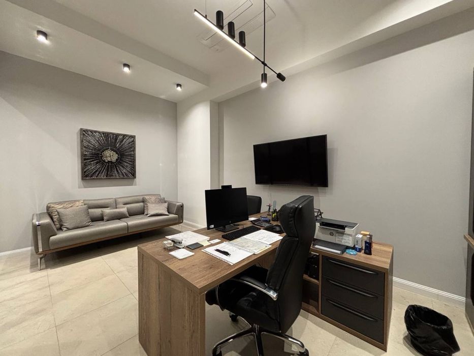 Продается шикарный офис с мебелью и техникой