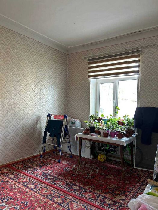 Продается 3х комн. квартира. г. Чирчик , район Навои, в кирпич.доме