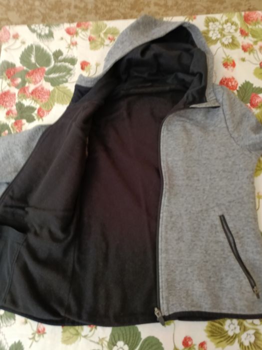 Продавам ватиран суичър