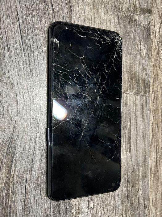 Oneplus telefon ekrani buzulgan