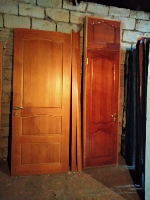 Деревянные двери. Арки.