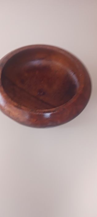 Дървени корита, гаванки, и мъжки кожен колан