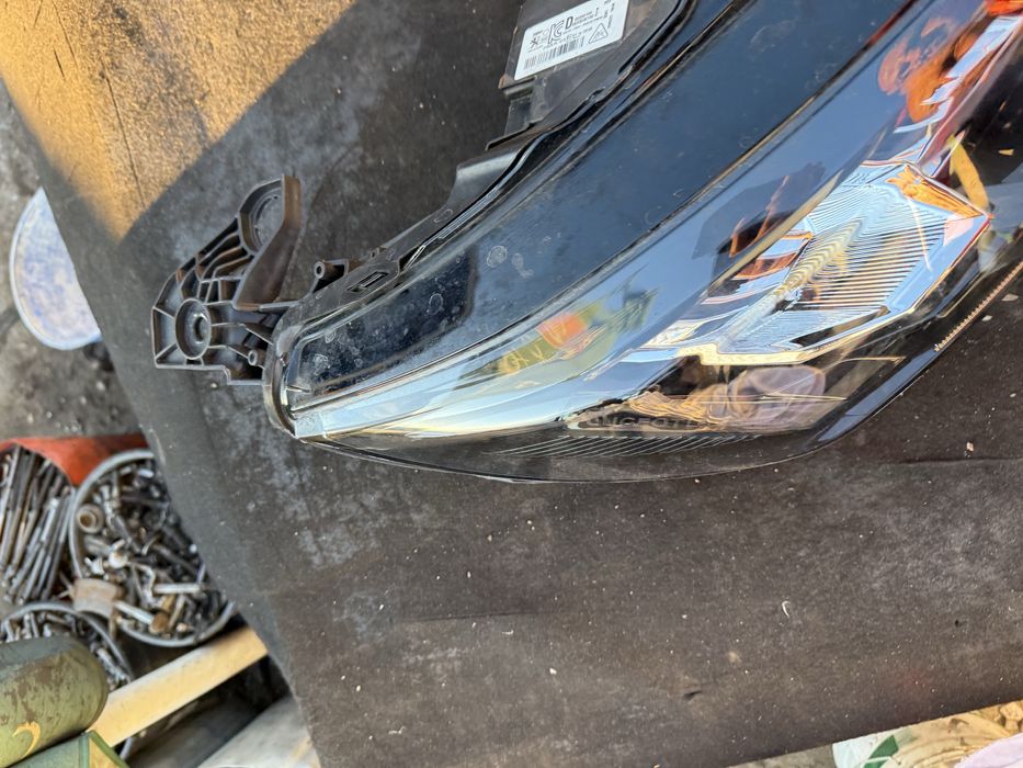 Фар десен Led technology PEUGEOT 208 лед 2021год оригинален перфектен