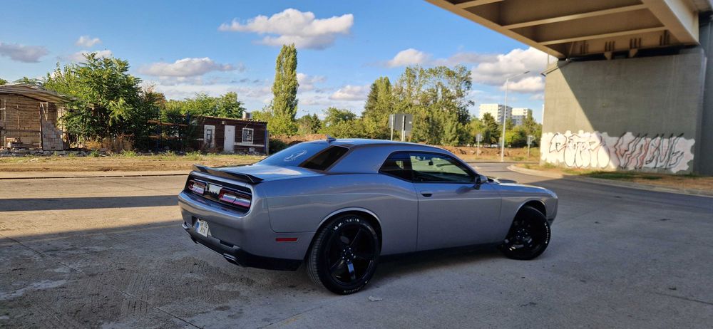 Dodge challenger sxt
