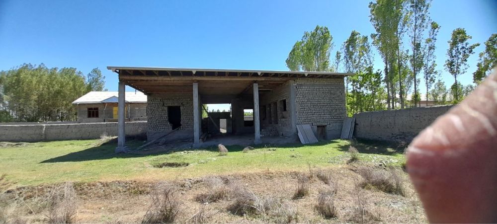 Jomboy markazidan 32 sotiq hovli sotiladi