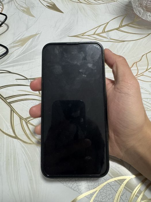 Продам Iphone 13