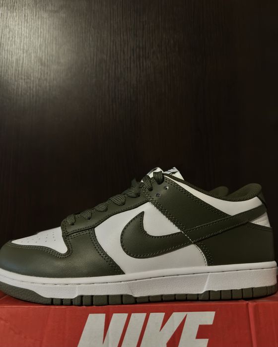 Nike Dunk Low "Medium Olive"