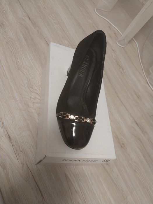 Продам женские туфли