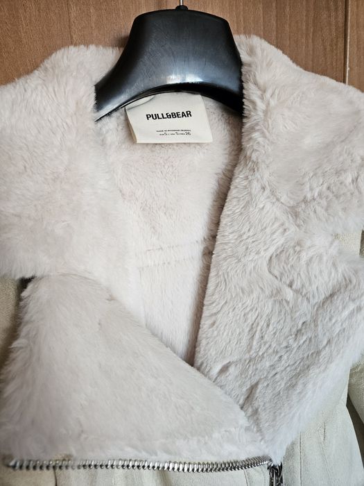 Кремаво пухкаво яке Pull&Bear