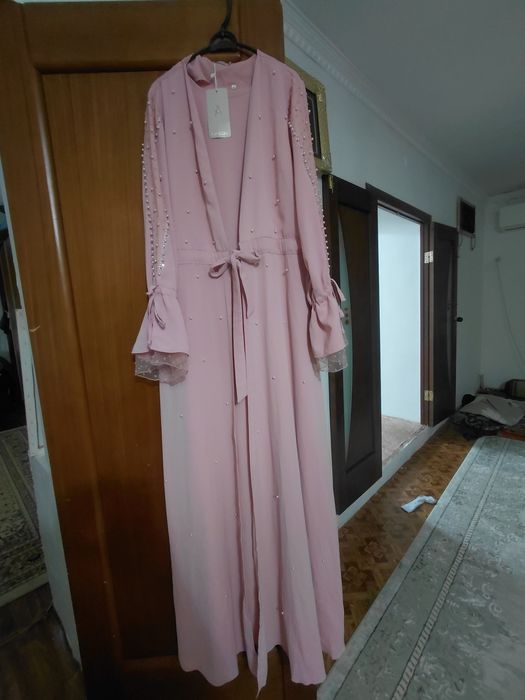 Абайка ішінде ұзын  көйлегі бар