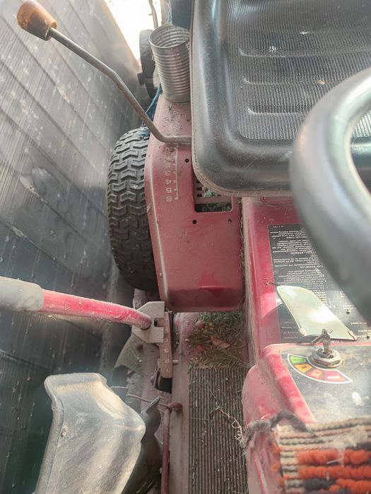 Tractoras tuns iarba Murray 12,5CP
