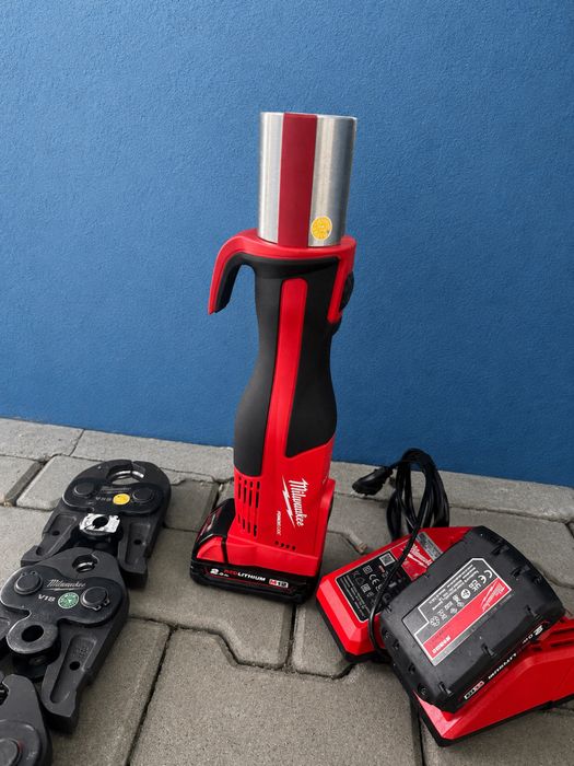 Presă electrohidraulică Milwaukee M12 BLHPT + bacuri V15, V18, V22 + 2 acumulatorii + încărcător