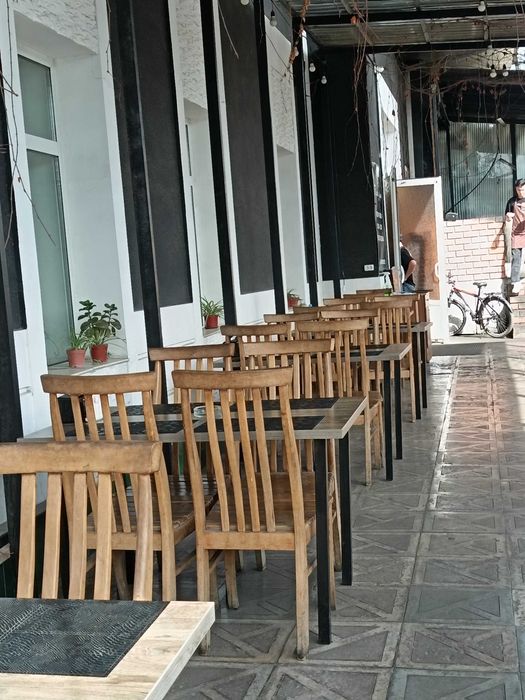 Комплект стол стул сотилади. Холати яхши.