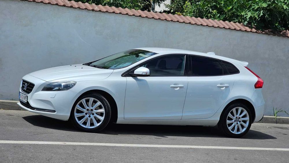 Volvo V40 Momentum PRO 2.0d3 150cp 2015 Manual BiXenon Virtual / Inmatriculat / TOP