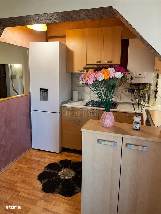 Apartament 3 camere balcon zona Cedonia