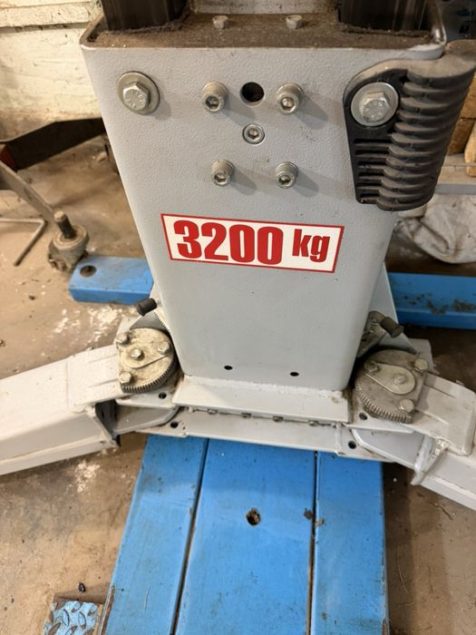 Двуколонен, винтов подемник 3,2 т Ravaglioli