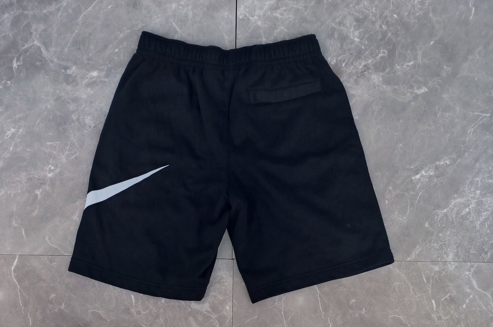 Nike къси панталони S размер