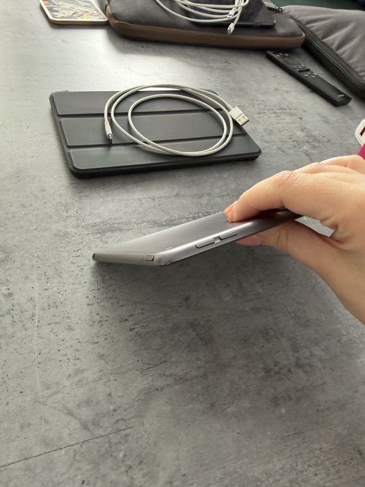 iPad mini 5 (2019) Wi-Fi + Cellular 64GB